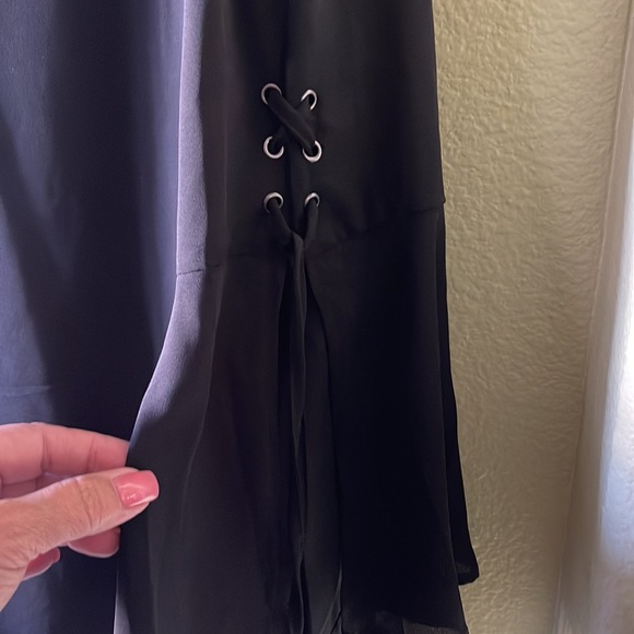 NEW 2x black blouse with bell laced sleeves - Picture 3 of 5